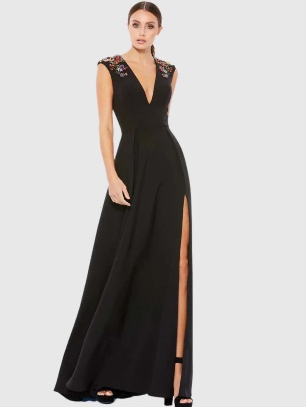 Mac Duggal Black Embellished Shoulder V-Neck Evening Gown Size 2 New